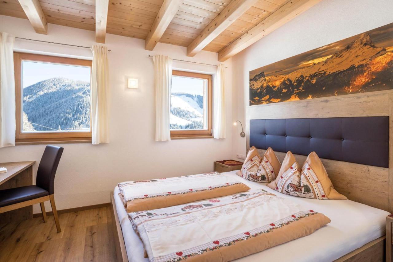 Ciasa Funtanies Sas Dla Crusc Lägenhet San Martino in Badia Exteriör bild